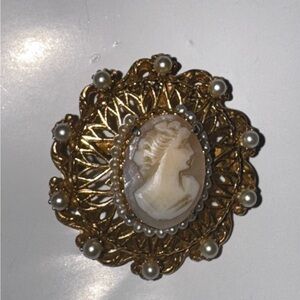 Vintage 1960s Florence Elegant Gold and Cream Cameo Brooch
